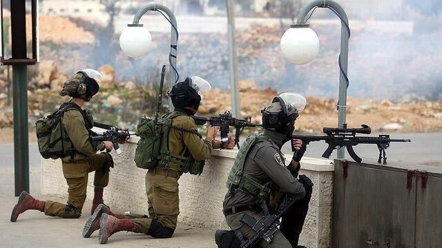 زخمی شدن ۳ فلسطینی در پی تیراندازی نیروهای اشغالگر در کرانه باختری