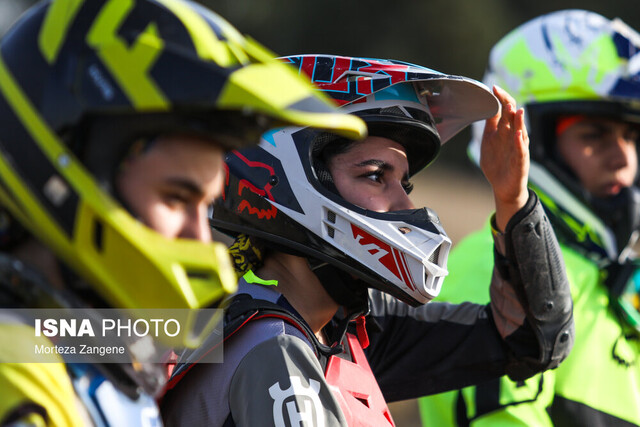 پرش دختران موتورسوار ایران از روی کلیشهها