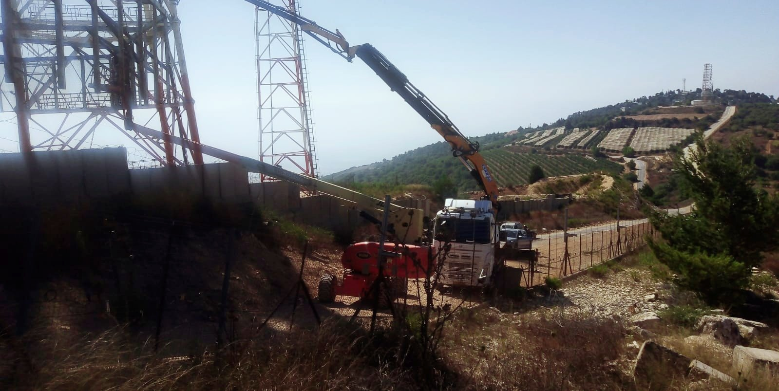 برچیدن حصارهای فلزی در مرز لبنان توسط رژیم صهیونیستی