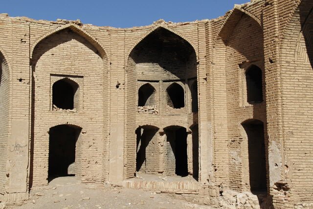 کاروانسرای صفوی تابلو تبلیغات شد 4 پایگاه خبری ججین کاروانسرای صفوی تابلو تبلیغات شد!