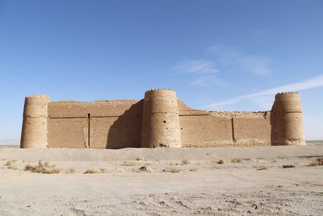 کاروانسرای صفوی تابلو تبلیغات شد 1 پایگاه خبری ججین کاروانسرای صفوی تابلو تبلیغات شد!