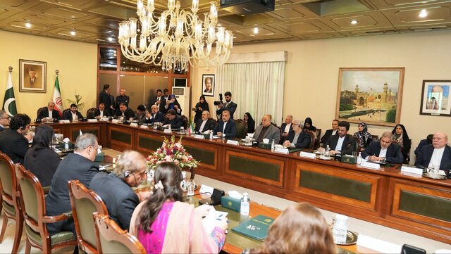 دیدار هیات های ایران و پاکستان در اسلام آباد به ریاست وزیران امور خارجه دو کشور افزایش ۵۰ درصدی حجم همکاریهای اقتصادی ایران و پاکستان در ۲ سال اخیر