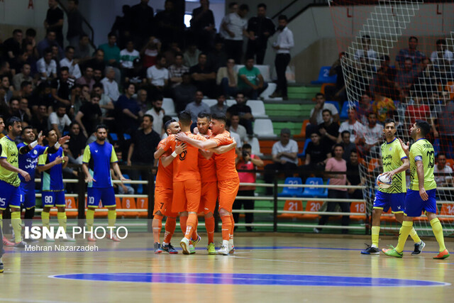 عکس آرشیوی است مسسونگون ۴ ایرالکو یک/ صدر جدول موقتاً نارنجی شد