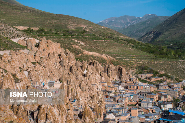 برگزاری جشن جهانی شدن کندوان در میان صخرههای کلهقندی