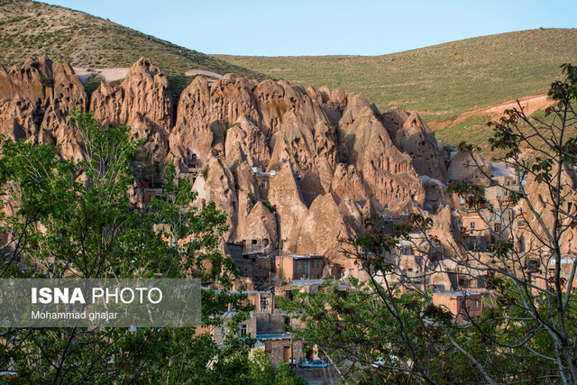 برگزاری جشن جهانی شدن کندوان در میان صخرههای کلهقندی