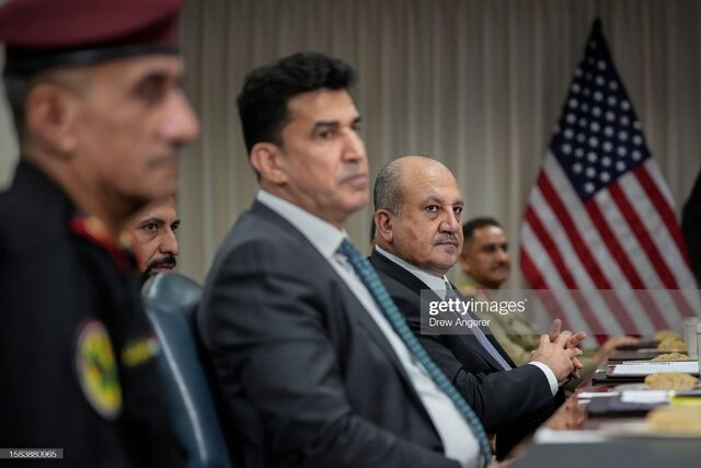 بررسی ارتقای شراکت امنیتی آمریکا و عراق در دیدار وزرای دفاع دو کشور