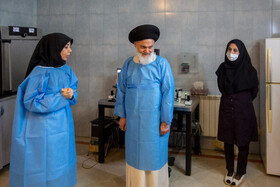بازدید آیت الله حسینی بوشهری از مرکز درمان ناباروری جهاد دانشگاهی قم