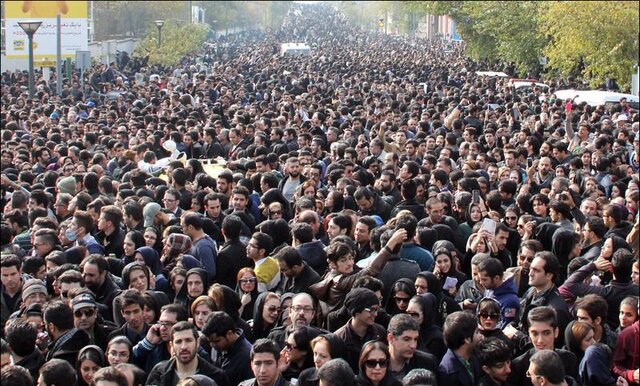 عکس آرشیوی کنار مردم بودن را در هیچ شرایطی تعطیل نکنید