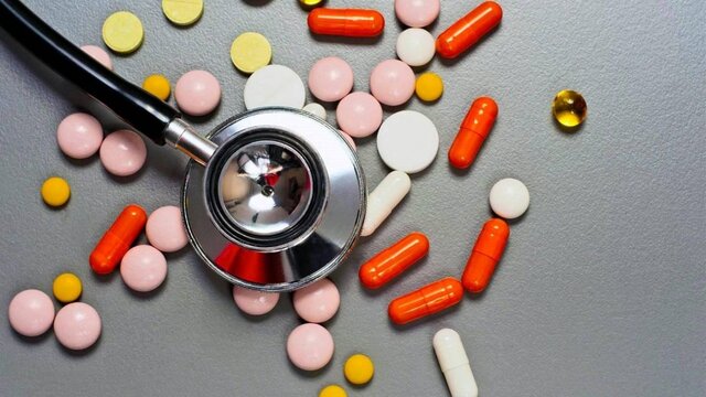 عکس تزئینی است هشدار نسبت به فروش بدون نسخه داروهای مخدر/ از عطاریها دارو نخرید