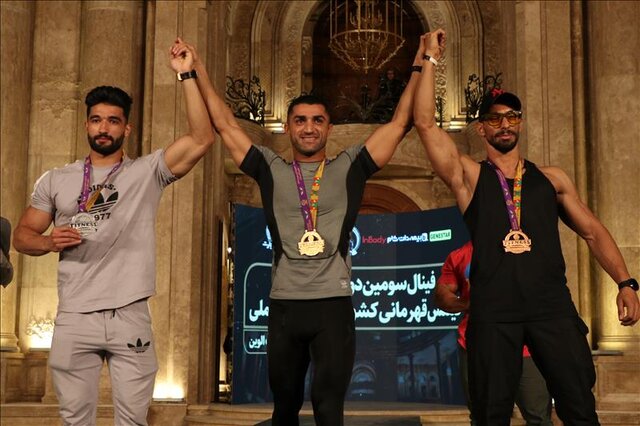 امید ذاکری نفر اول از سمت چپ مدال نقره ورزشکار خوزستانی در انتخابی تیمملی فیتنس