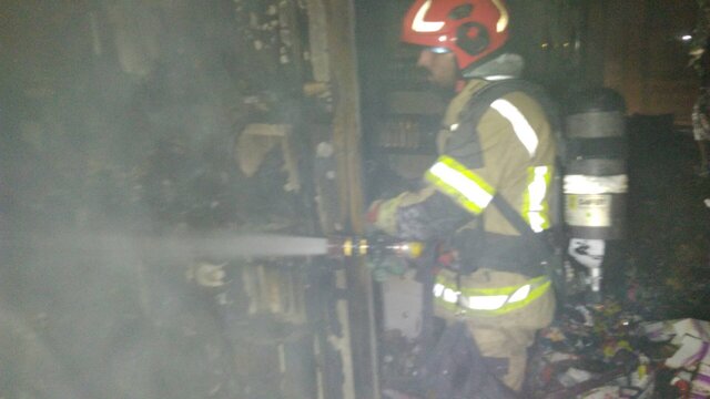 عکس تزئینی است آتشسوزی یک انبار در محدوده اتوبان صدر