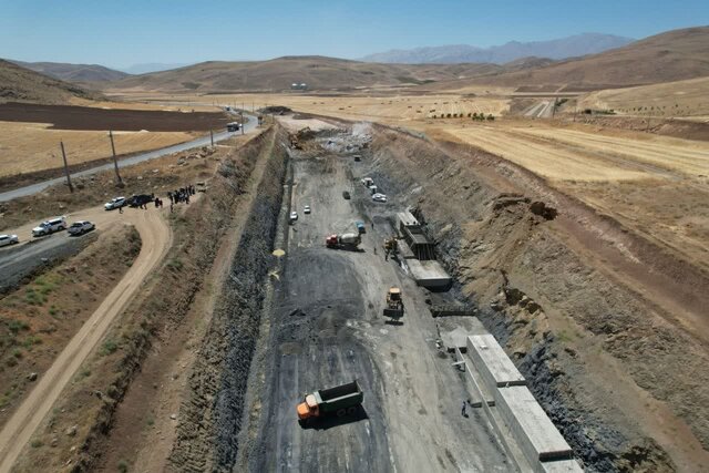 احداث، توسعه و بهسازی ۵۶ کیلومتر از راههای منتهی به پایانه تمرچین در آذربایجان غربی