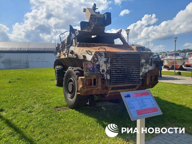 نمایش ادوات جنگی که روسیه از حامیان اوکراین به غنیمت گرفته است