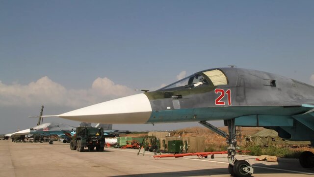 نزدیک شدن ۲ جنگنده آمریکایی به ۲ جنگنده روسیه در جنوب سوریه