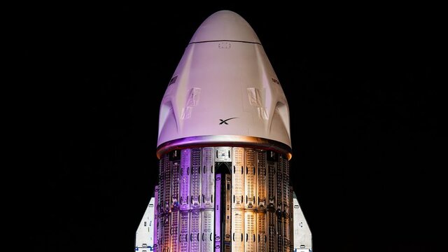 کپسول فضایی کرو دراگون به سکوی پرتاب منتقل شد