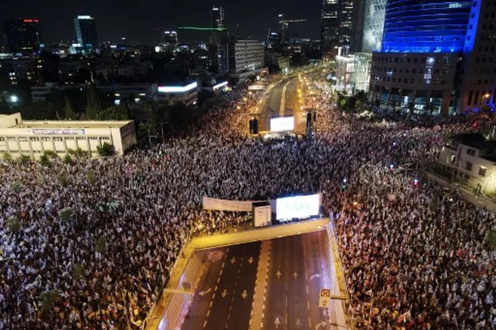 مخالفان نتانیاهو از پا نمینشینند