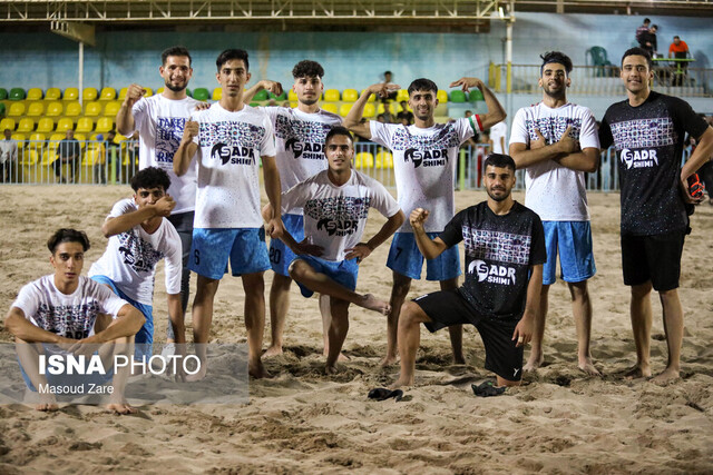 این عکس آرشیوی است «صدرشیمی» با نام جدید «وحدت مهریز» در فصل ۱۴۰۳