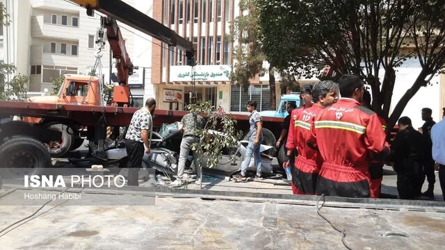 نجات معجزه آسا از زیر تریلی + تصاویر