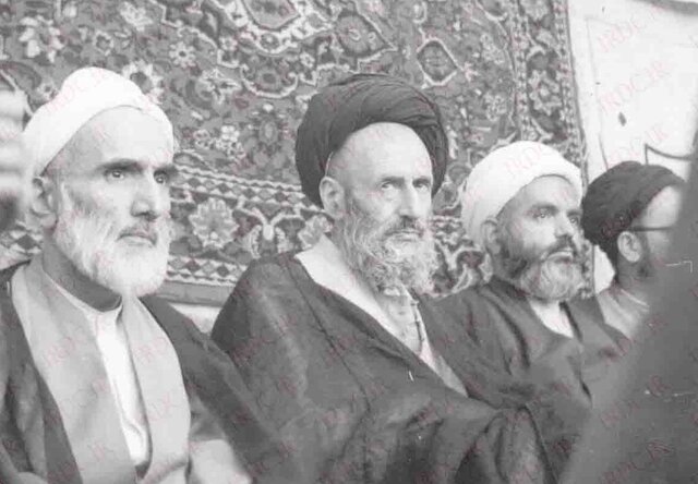 آیتالله سید احمد خوانساری در کنار حجتالاسلام محمدتقی فلسفی خطیب معروف تهران کدام آیتالله زودتر شطرنج را حلال کرد؟