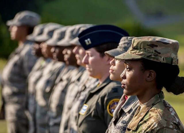تجربیات زنان ارتش آمریکا؛ از تبعیض جنسی تا نفرتپراکنی