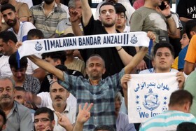 ویدیو/ حضور هواداران در دیدار ملوان - پرسپولیس