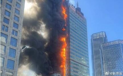 آتش‌سوزی بزرگ در برج اداریِ «تیانجین»