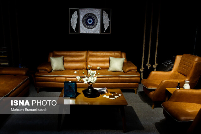 عکس تزئینی است بیستویکمین نمایشگاه مبلمان، لوستر و کالای خواب در کرمان در حال برگزاری است