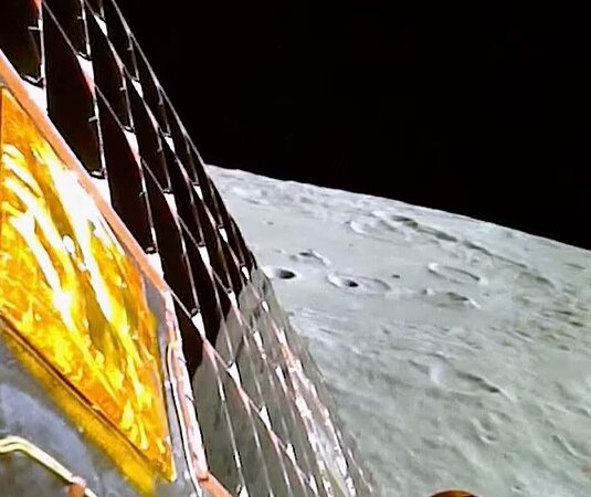اولین فیلم از فرود کاوشگر هند روی قطب جنوب ماه