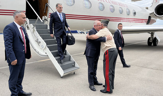 وزیر دفاع ترکیه در سفری رسمی وارد باکو شد