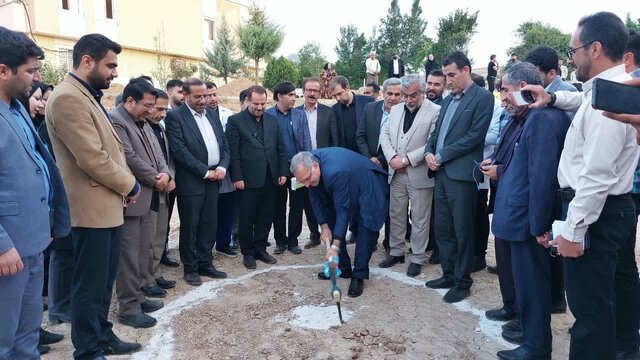 کلنگ بیمارستان پاتاوه و پل شهید نجفی سی‌سخت به زمین زده شد