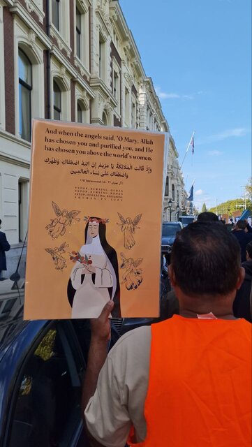 تجمع اعتراضی مسلمانان هلند مقابل سفارت سوئد و دانمارک در آمستردام