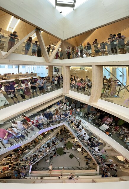 بهترین کتابخانه عمومی جهان انتخاب شد + عکس