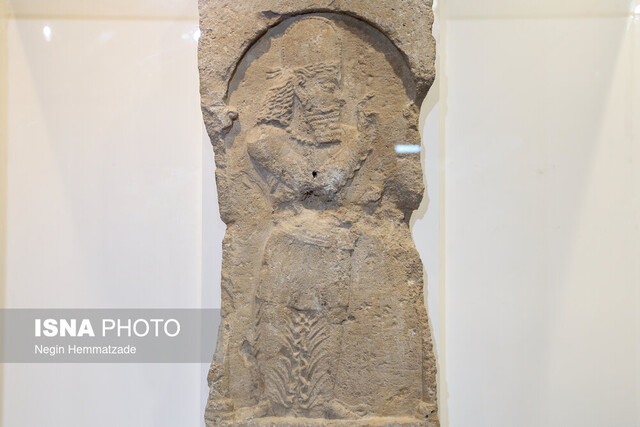 آثار پسگرفتهشدۀ ایران از فرانسه و انگلیس را ببینید