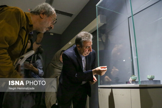 آثار پسگرفتهشدۀ ایران از فرانسه و انگلیس را ببینید