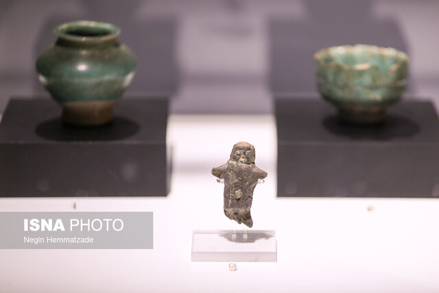 آثار پسگرفتهشدۀ ایران از فرانسه و انگلیس را ببینید