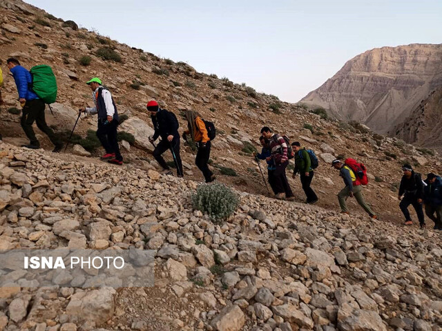 کوهنوردان وزارت نیرو به قله "برف کرمو" دنا صعود کردند