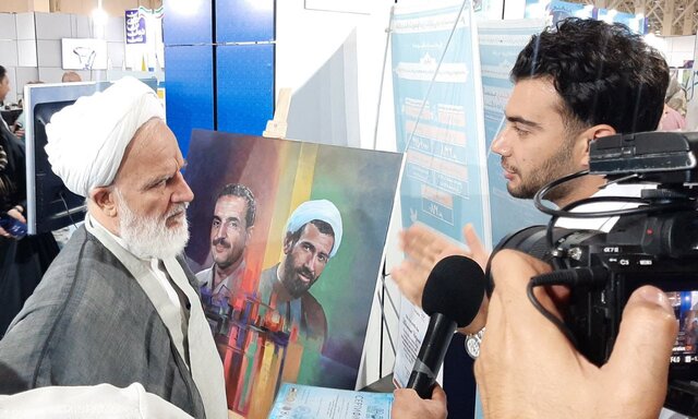 بازدید عضو مجمع تشخیص مصلحت از نمایشگاه روایت خدمت بازدید عضو مجمع تشخیص مصلحت از نمایشگاه روایت خدمت