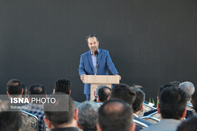 آیین کلنگ‌زنی برج دو قلوی دکوسنتر اردبیل