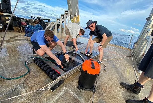 گویهای عجیب اقیانوس آرام احتمالا منشاء فرازمینی دارند!