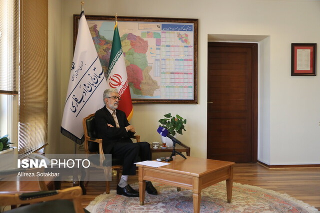 حضورم عین سیاست است اما کار سیاسی نمیکنم