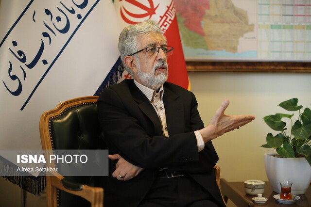 حضورم عین سیاست است اما کار سیاسی نمیکنم