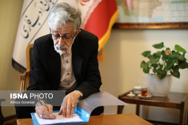 حضورم عین سیاست است اما کار سیاسی نمیکنم