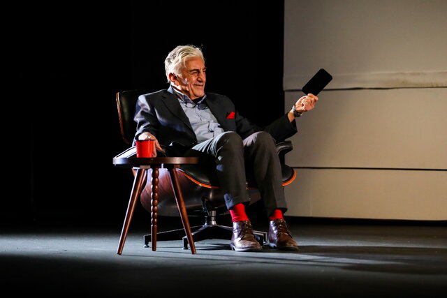 بازیگرانی که صحنه را پرفروغ میکنند