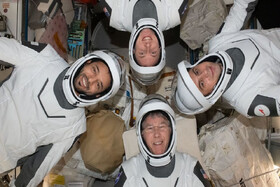 فضانوردان کرو-۶ سفر خود را به سمت زمین شروع کردند