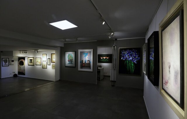 گُلهای سهراب سپهری و ۲۳ هنرمند دیگر روی دیوار میرود