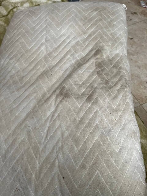 وضعیت اسفناک خوابگاه دوومیدانیکاران/ "باید با بطری کولر را آب کنیم"