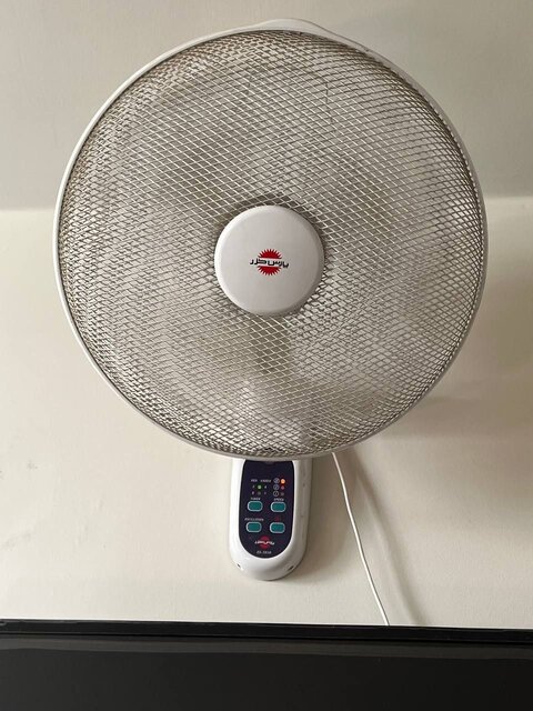 وضعیت اسفناک خوابگاه دوومیدانیکاران/ "باید با بطری کولر را آب کنیم"