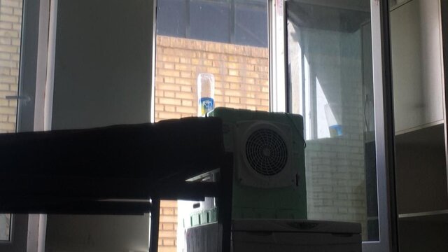 وضعیت اسفناک خوابگاه دوومیدانیکاران/ "باید با بطری کولر را آب کنیم"