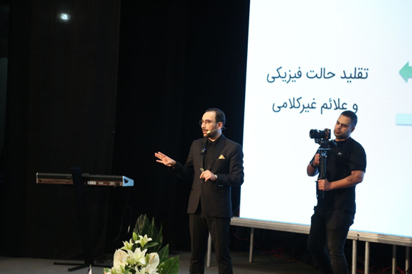 فونیکس و نوآوری در خط مقدم مدیریت کسبوکار