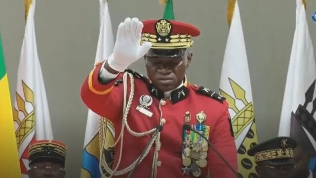 بریس اولگی نگوما، رهبر کودتای گابن و رئیس دولت انتقالی عضویت گابن در «ایکاس» تعلیق شد